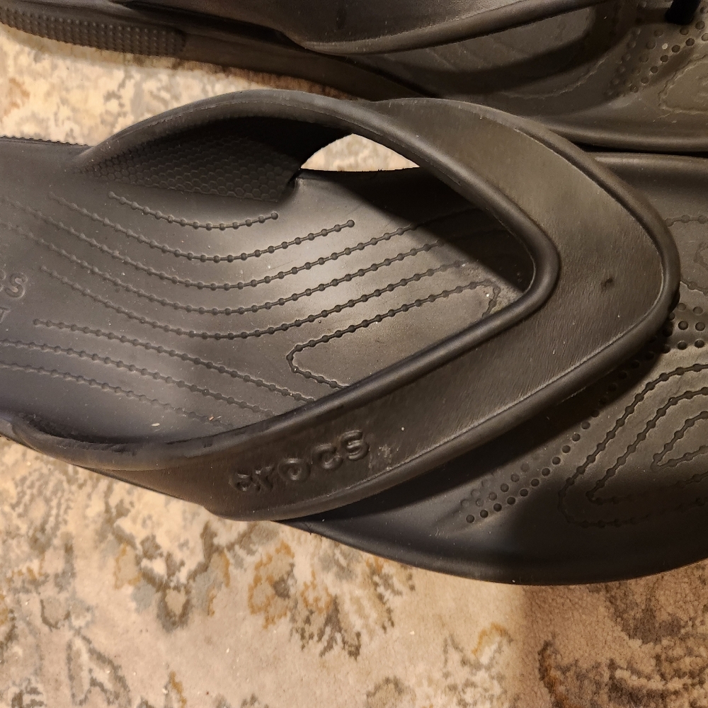 Crocs men black flip flops size 13 - Picture 4 of 6